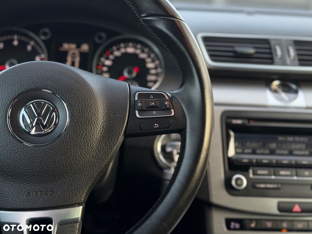 Volkswagen Passat - 17