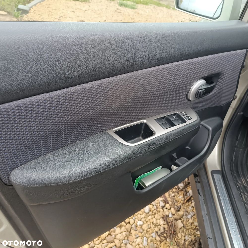 Nissan Tiida 1.6 Acenta - 9