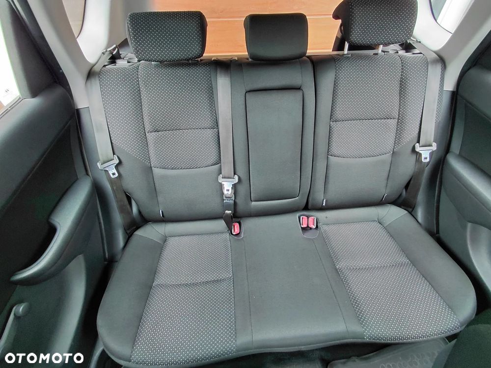 Hyundai i30 1.4 Base + - 17