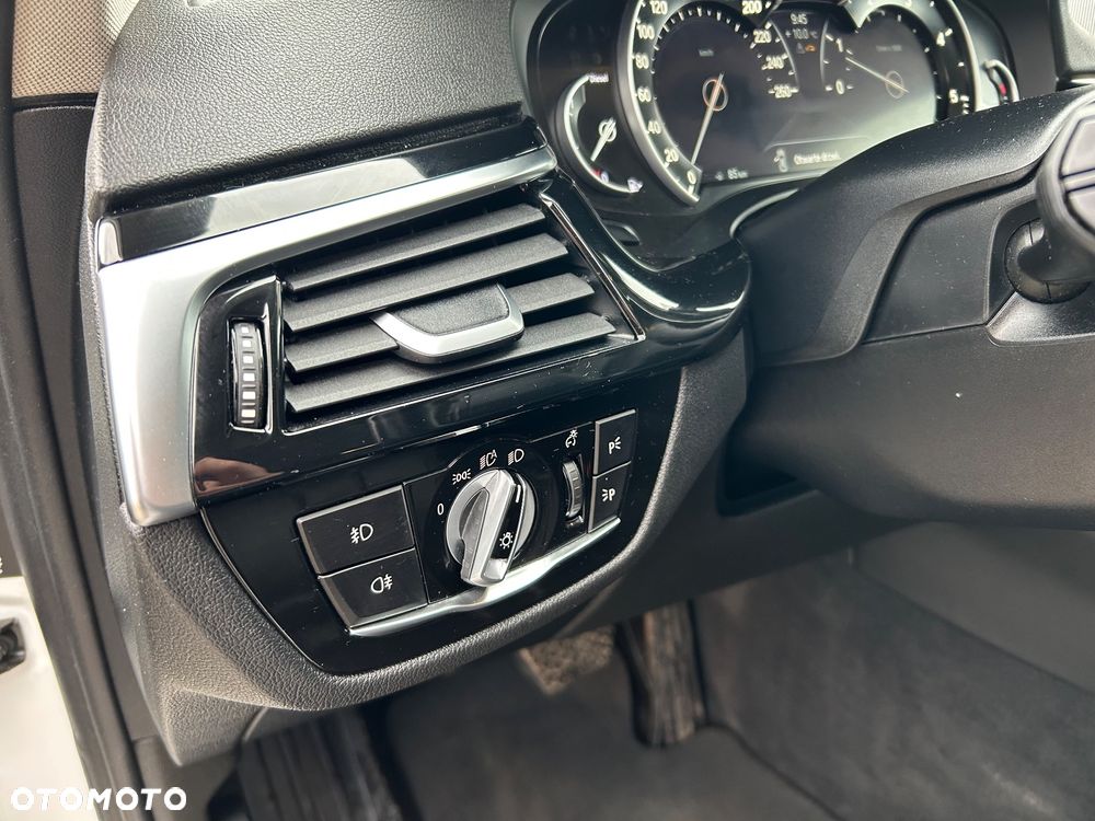 BMW Seria 5 520d Sport Line - 17