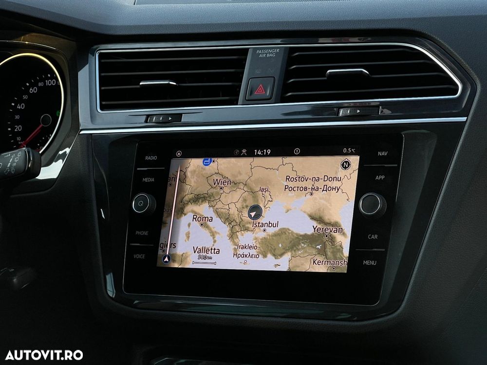 Volkswagen Tiguan - 11