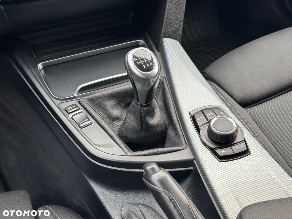 BMW Seria 3 320d Sport Line - 23