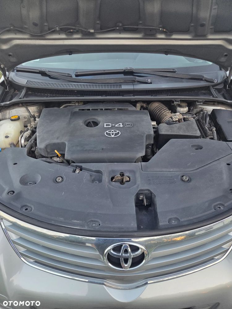 Toyota Avensis 2.0 D-4D Luna - 11