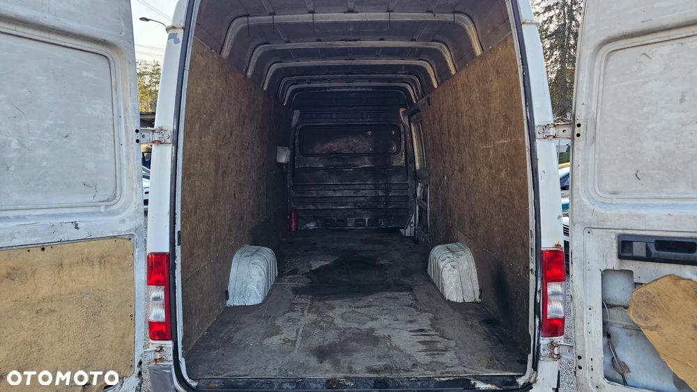 Mercedes-Benz Sprinter - 11