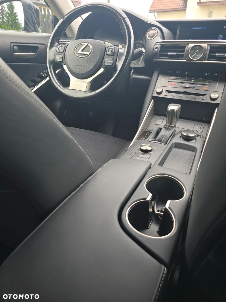 Lexus IS 200t / 300 Prestige - 27