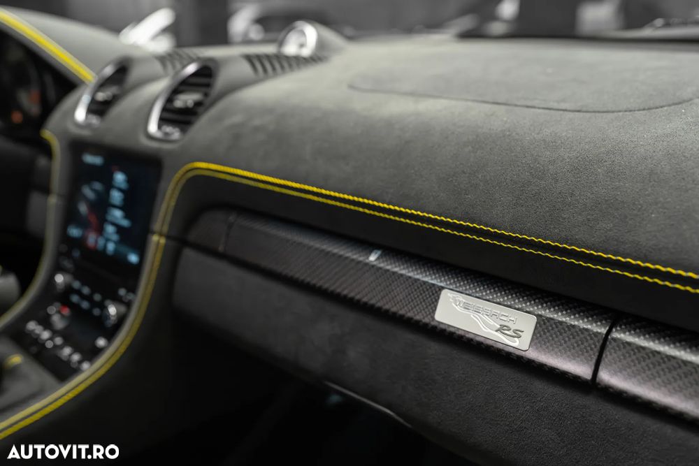 Porsche Cayman GT4 RS - 35
