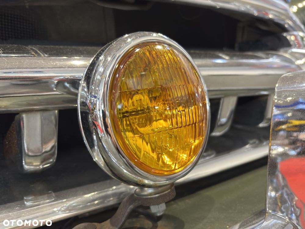 Pontiac Chieftain - 16