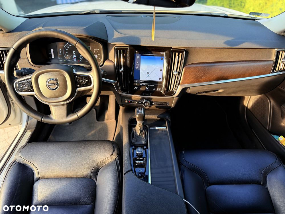 Volvo V90 D4 AWD Momentum - 8