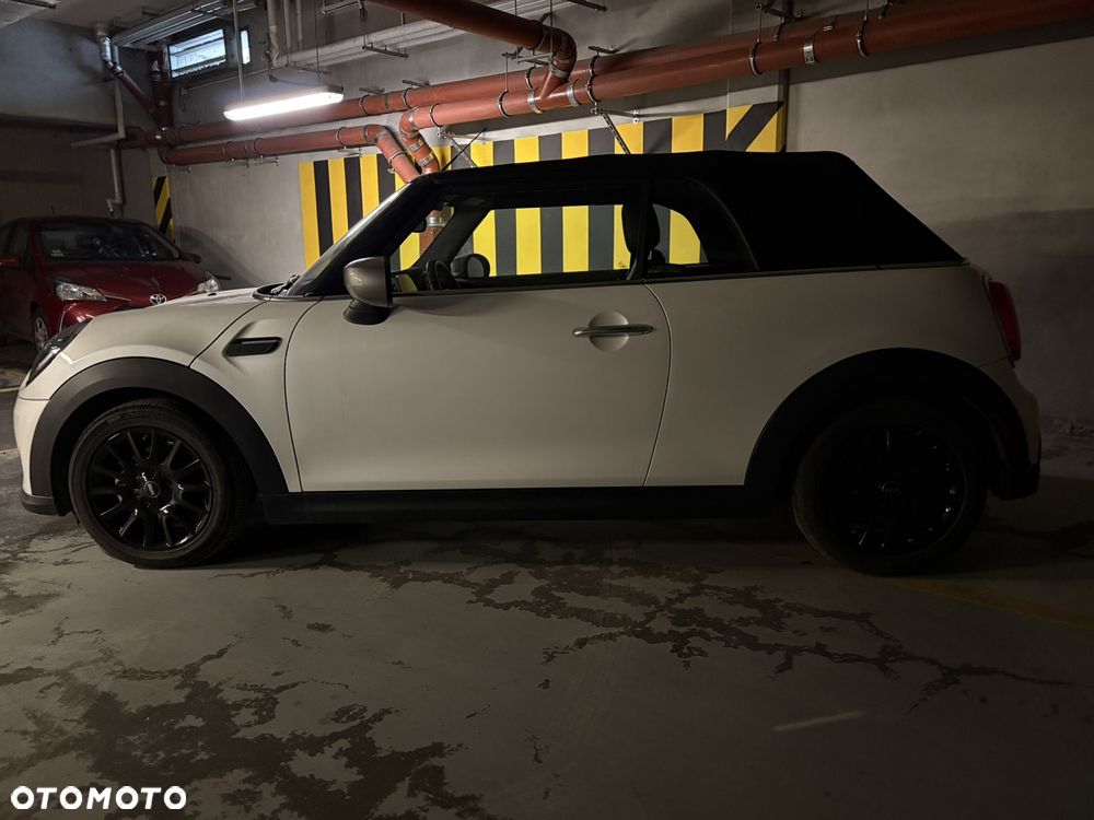 MINI Cooper Essential Trim - 4