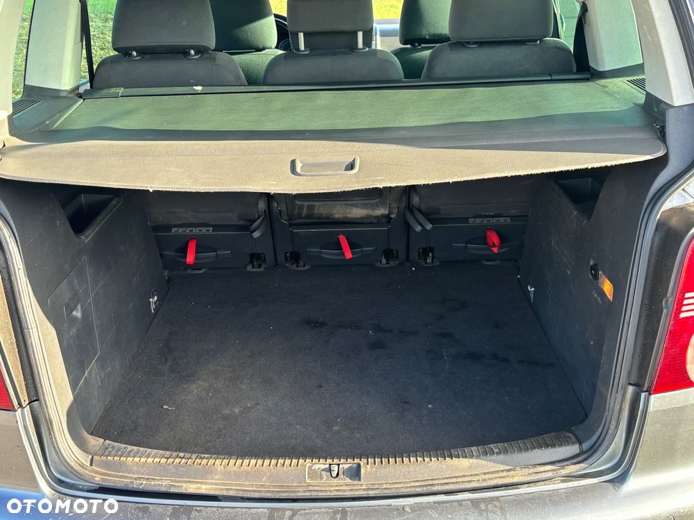 Volkswagen Touran 2.0 TDI DPF Highline DSG - 9