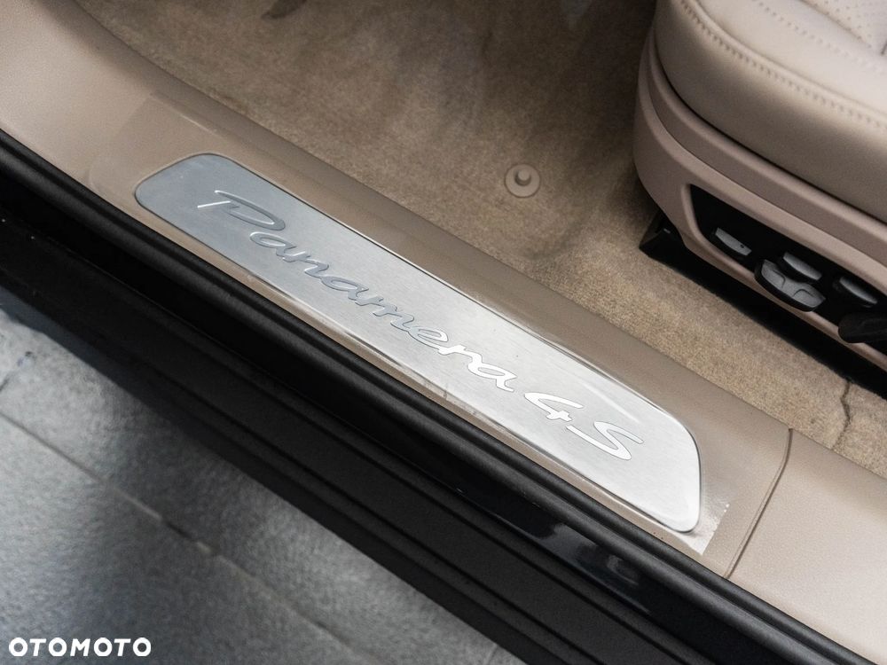 Porsche Panamera 4S E-Hybrid - 35