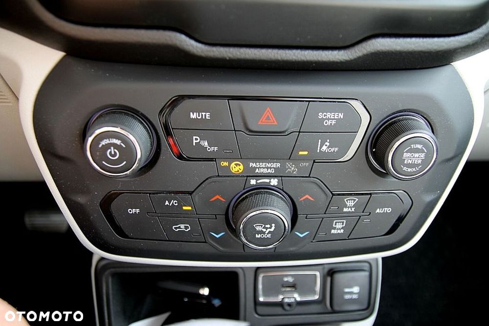 Jeep Renegade 1.4 MultiAir Limited FWD S&S - 34
