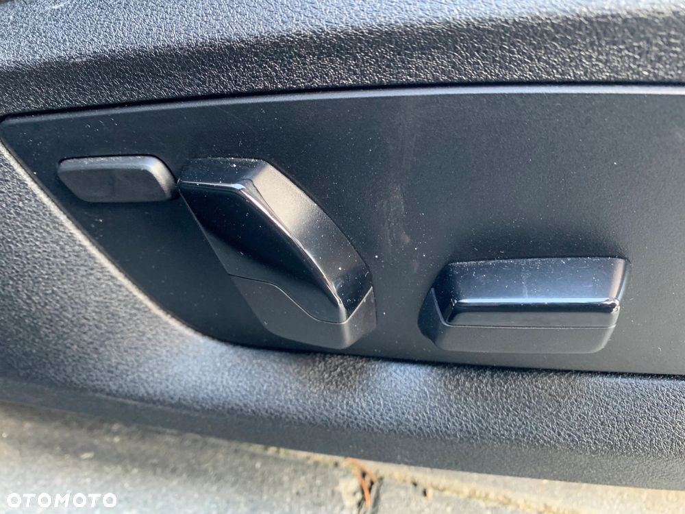 FOTELE TAPICERKA M-PAKIET ALCANTARA GRZANE HARMAN KARDON BMW 5 G30 SPORT - 5