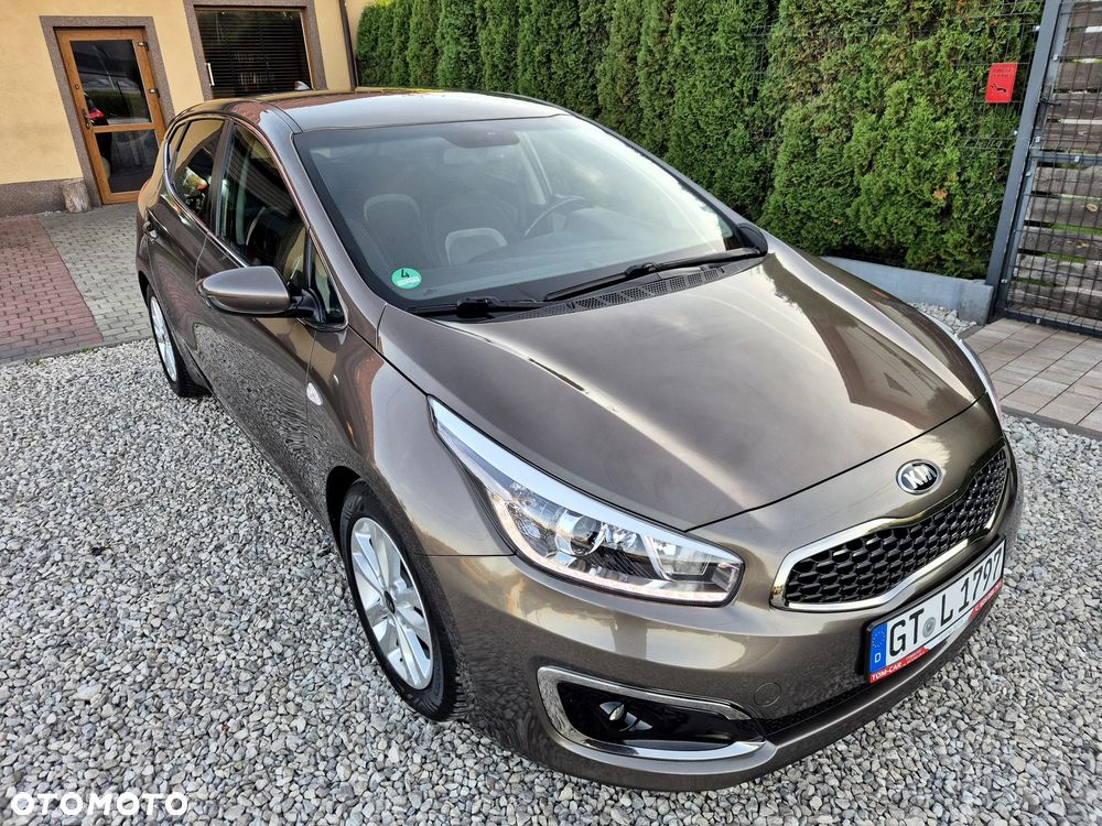 Kia Ceed 1.6 GDI Dream Team Edition - 12