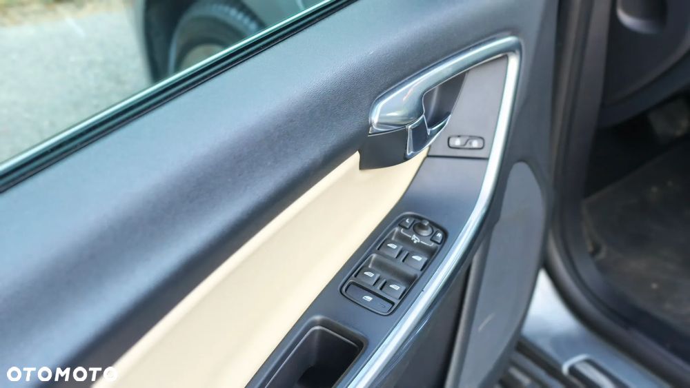 Volvo V60 D6 AWD Plug-in Hybrid Summum - 17