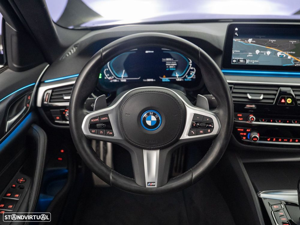 BMW 530 e Pack M - 16