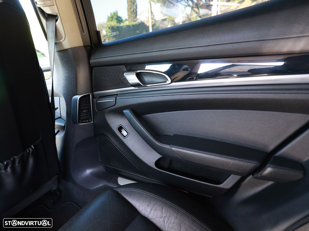 Porsche Panamera Platinum Edition - 4