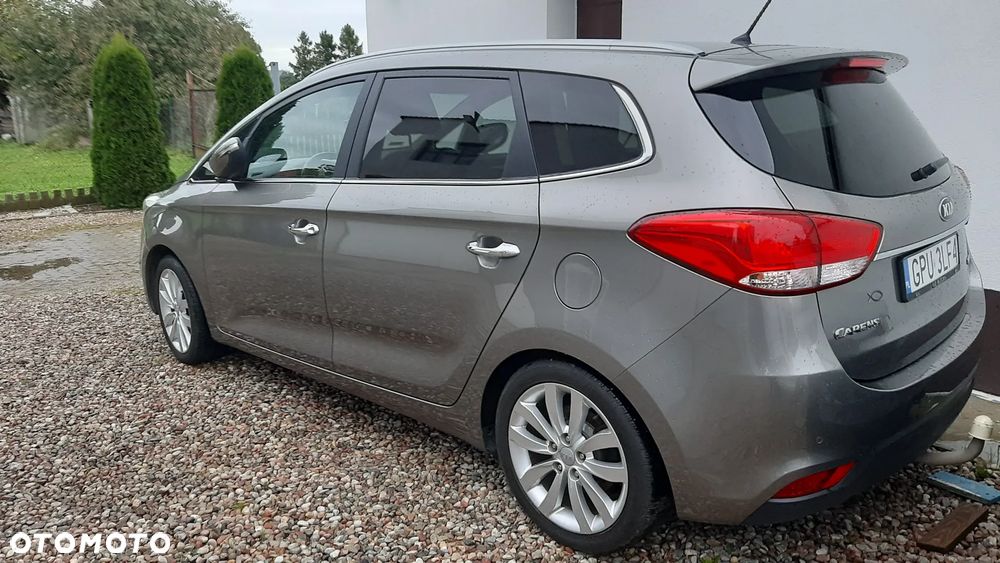 Kia Carens - 5