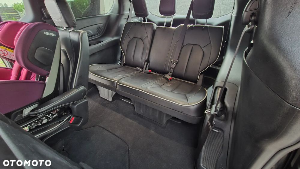 Chrysler Pacifica - 11