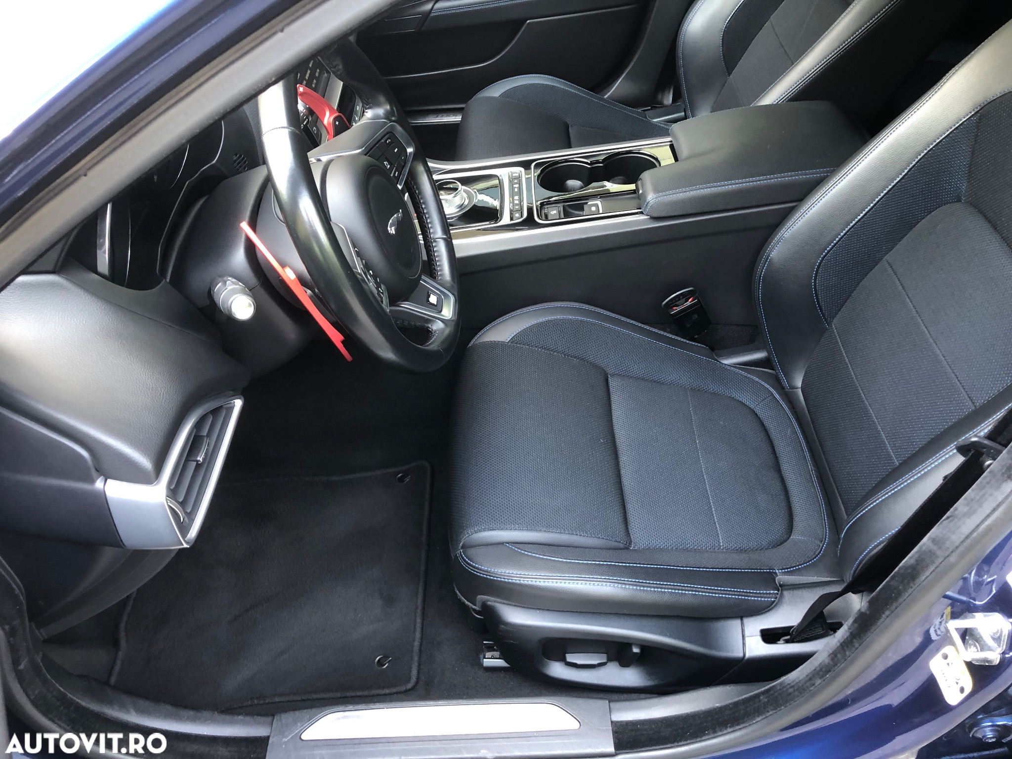 Jaguar XE 2.0 AWD R-Sport - 13