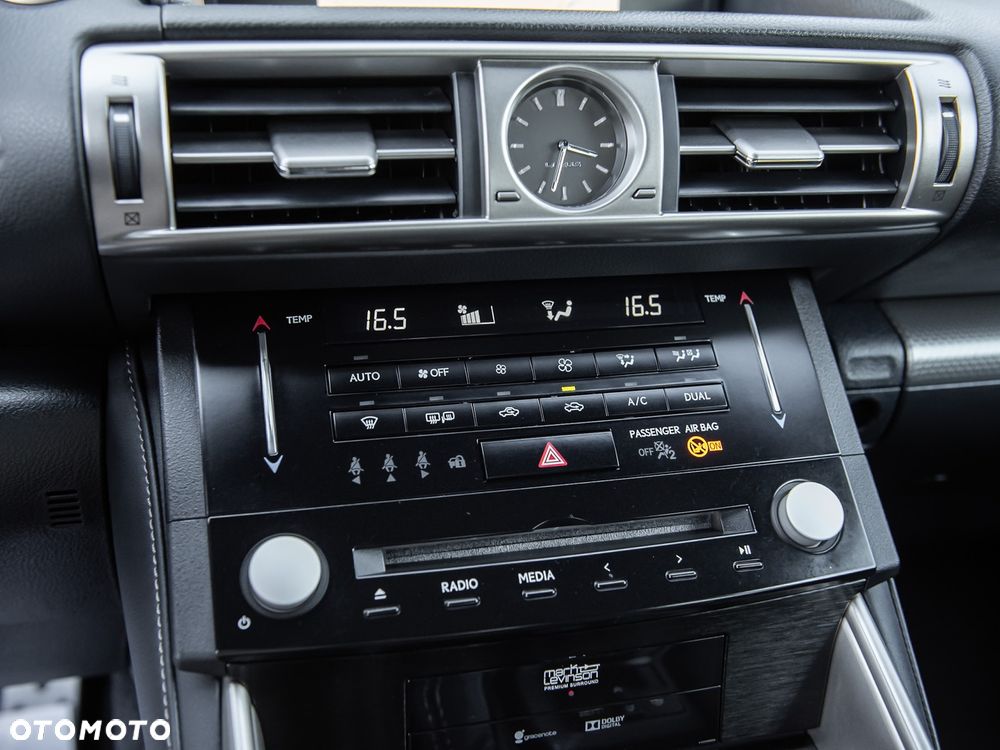 Lexus IS 300h F Sport - 27