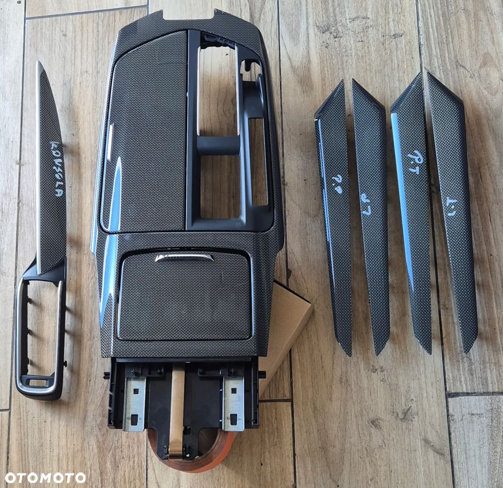 CARBON Maserati Levante Listwy Ozdobne Dekory Drzwi Konsoli Tunel Schowek - 1