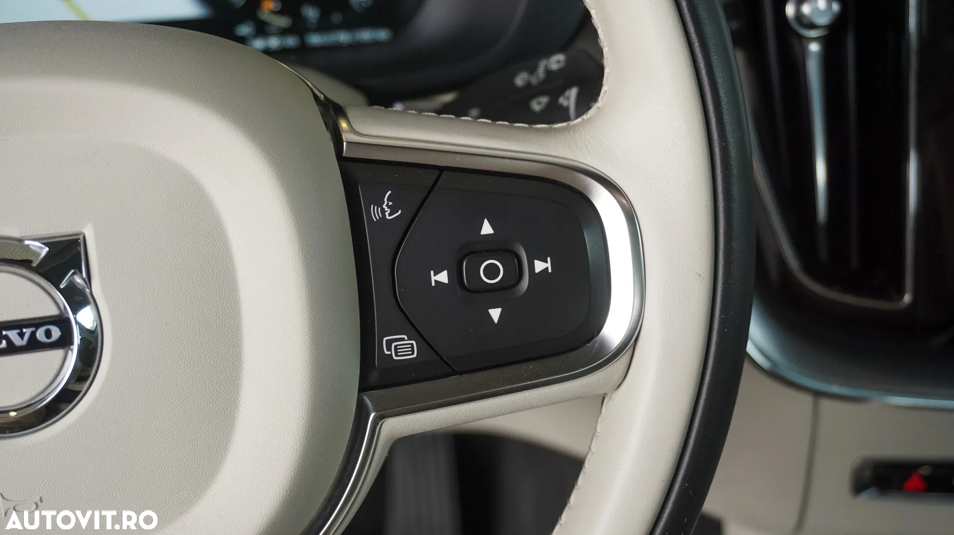 Volvo XC 60 T8 Twin Engine AWD Geartronic Momentum - 17