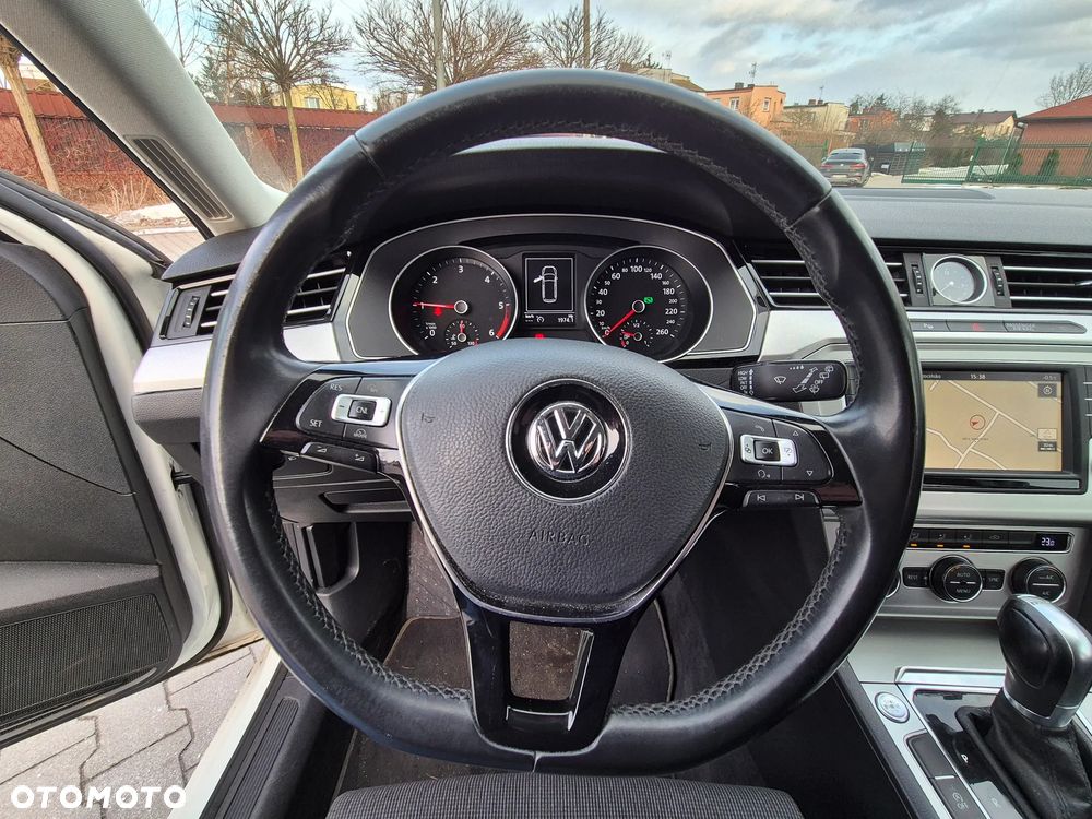 Volkswagen Passat - 13