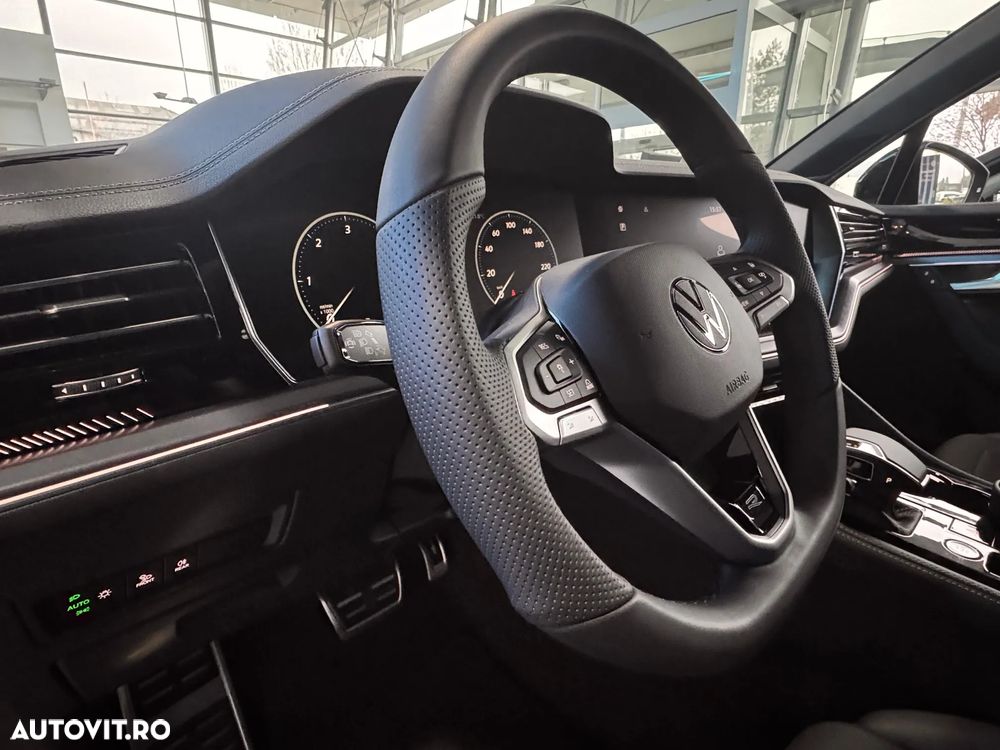 Volkswagen Touareg V6 TDI 4MOTION R-Line - 12