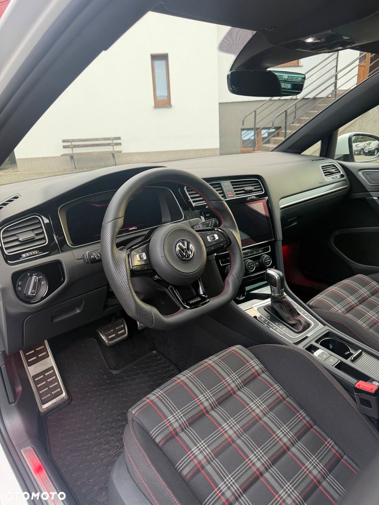 Volkswagen Golf GTI (BlueMotion Technology) DSG - 21