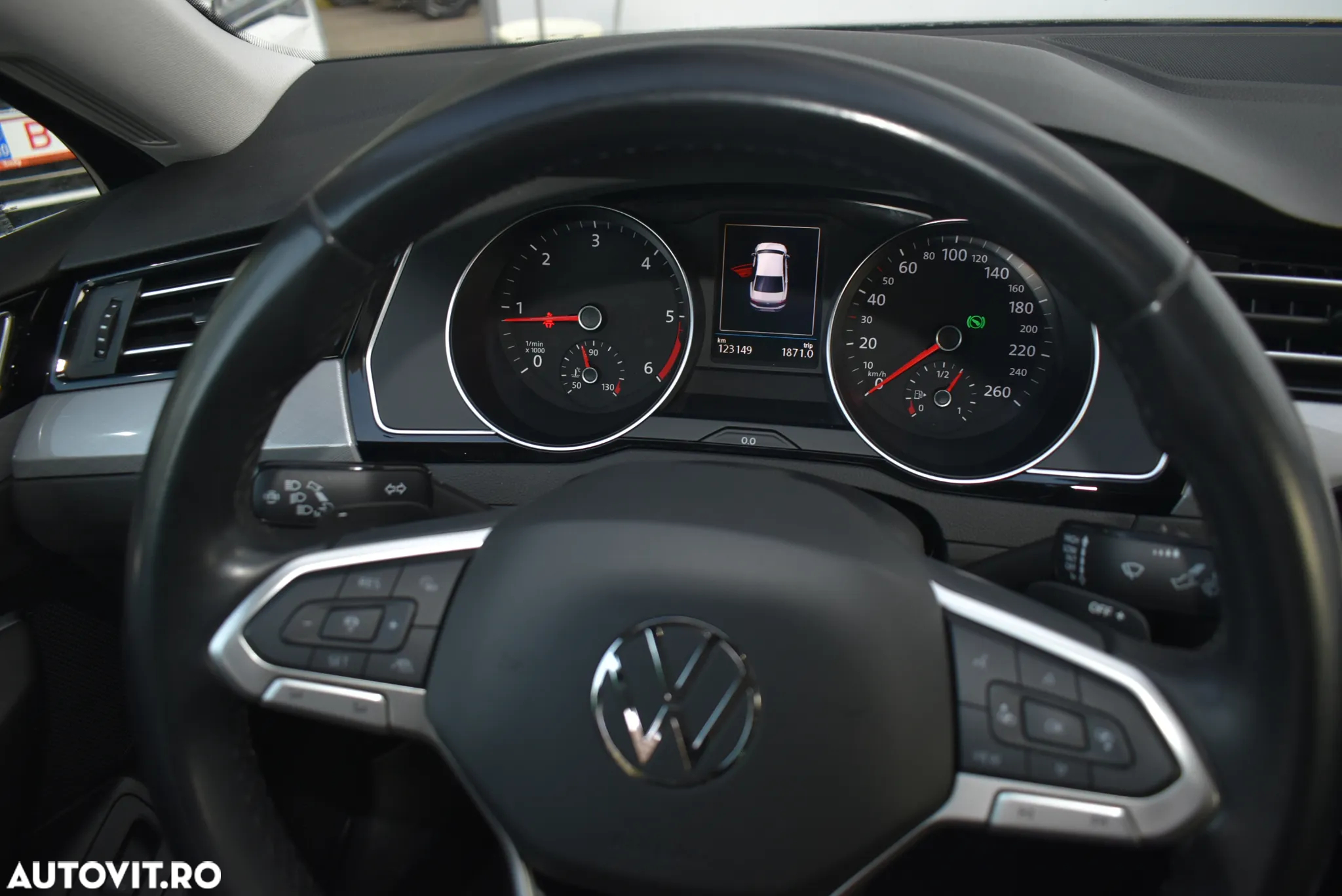 Volkswagen Passat 2.0 TDI DSG Comfortline - 8