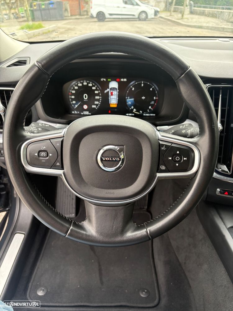 Volvo V60 2.0 D3 Momentum Plus - 25