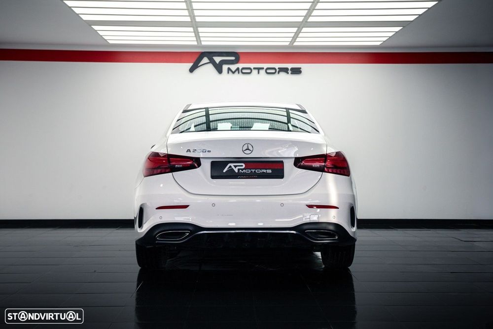 Mercedes-Benz A 250 Limousine e AMG Line - 11