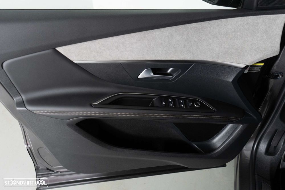 Peugeot 3008 1.6 Hybrid4 GT e-EAT8 - 24