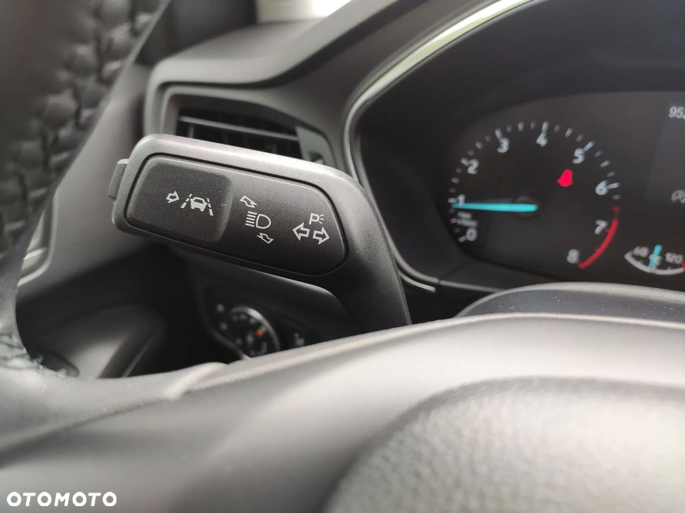 Ford Focus 1.0 EcoBoost mHEV Titanium - 27