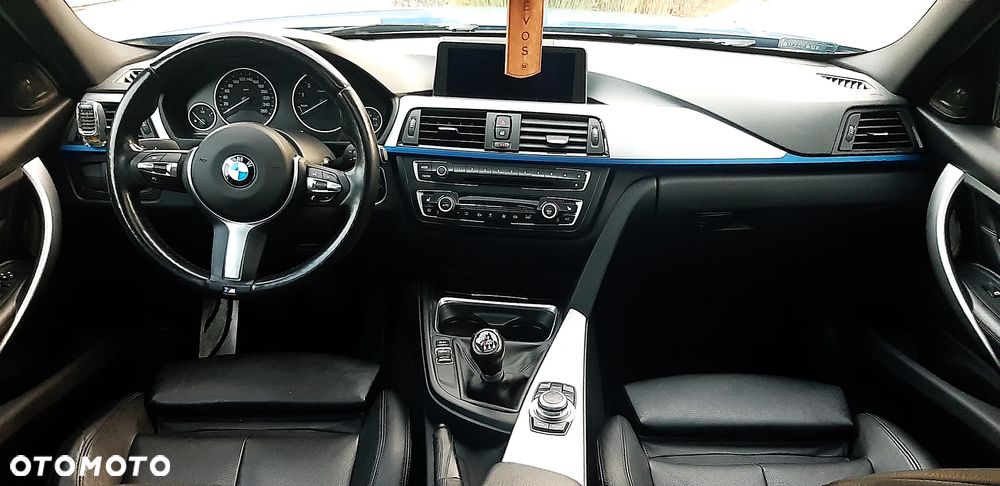 BMW Seria 3 335i xDrive - 17