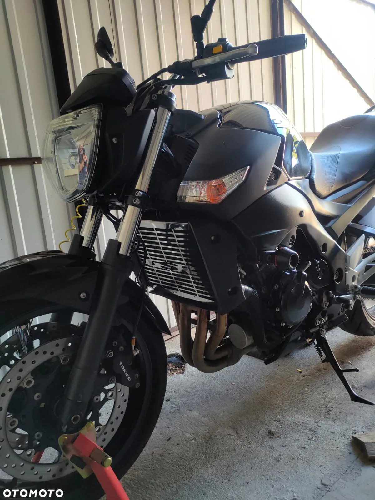 Suzuki GSR - 2