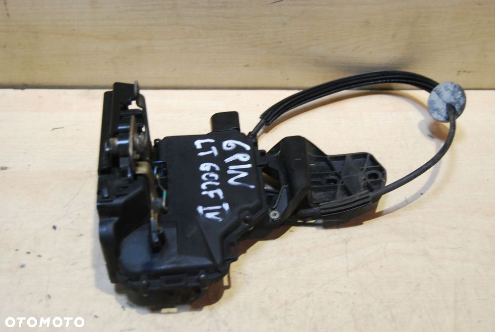 ZAMEK DRZWI LEWY TYŁ 6 PIN 3B4839015M LEON I OCTAVIA I VW PASSAT B5 GOLF IV BORA 3B4839015M VW POLO IV SKODA FABIA II - 6