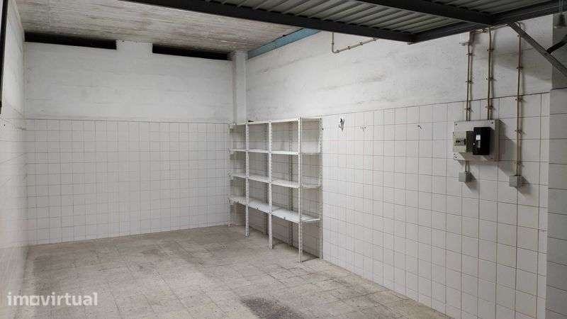 Arrenda-se Garagem no Laranjeiro, Almada - Grande imagem: 3/8