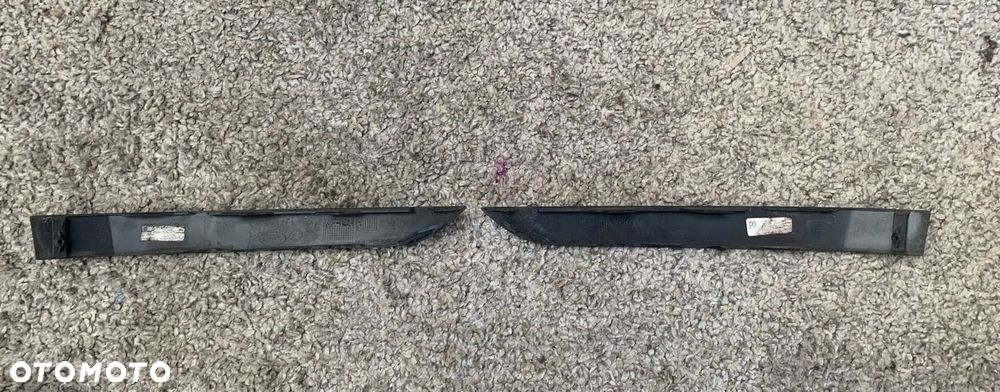 Evoque 19- listwa przód prawa K8D2-15A245-BC KOMPLET - 4