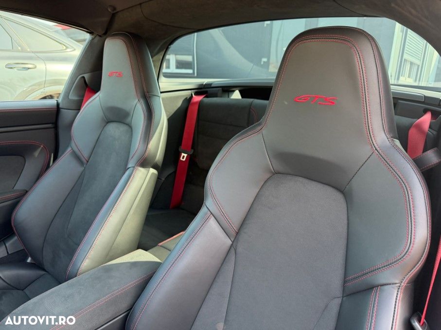 Porsche 911 Targa 4 GTS PDK - 21
