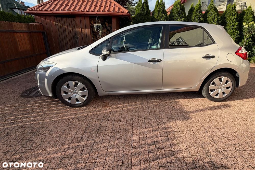 Toyota Auris 1.6 Terra - 1