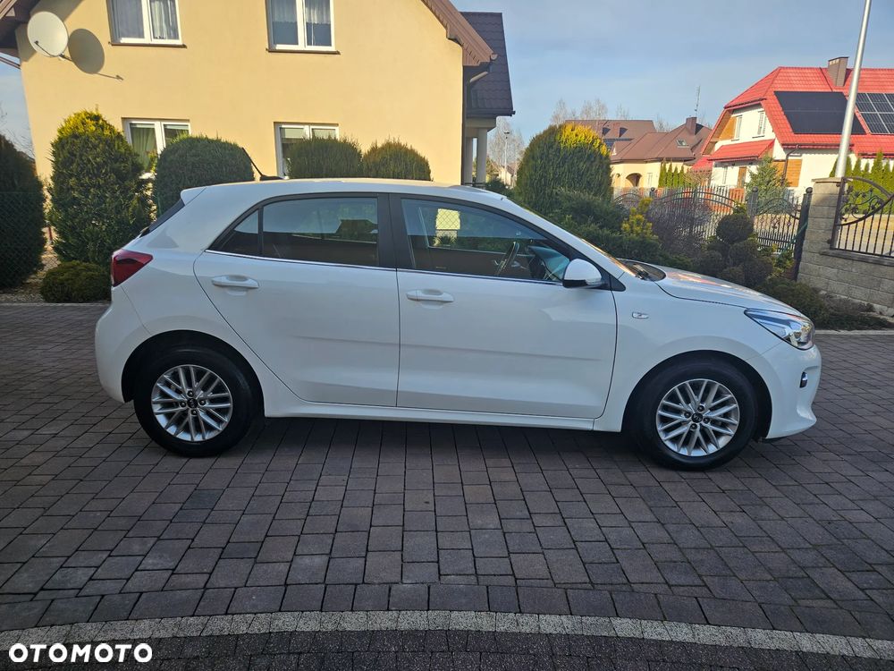 Kia Rio 1.4 L - 11
