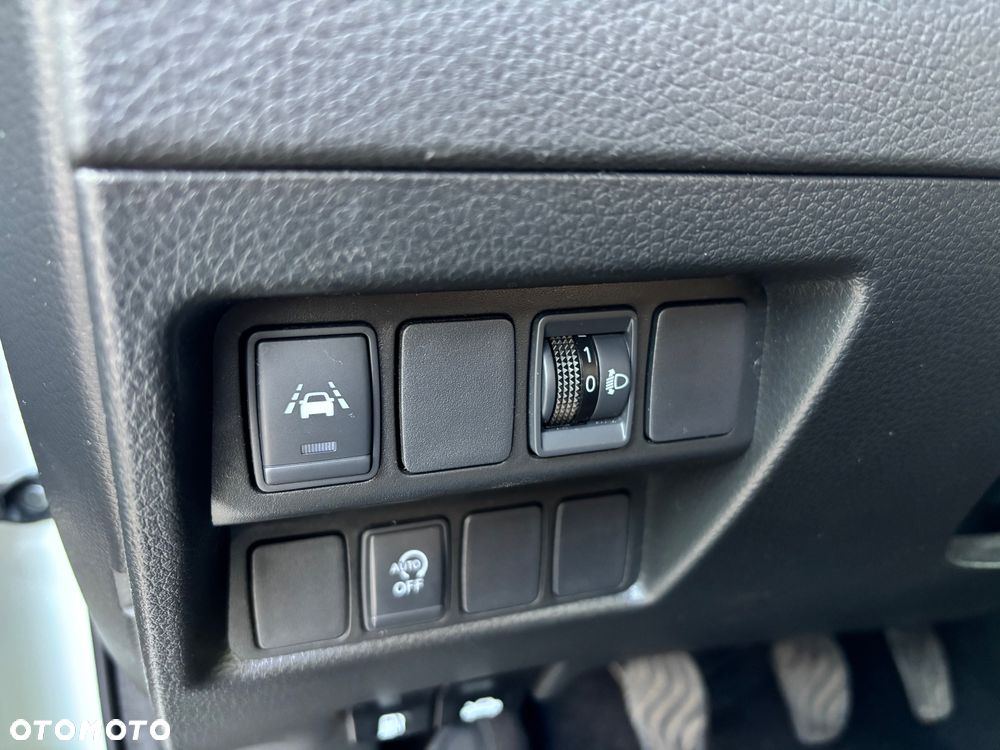 Nissan Qashqai 1.3 DIG-T N-Connecta EU6d - 26