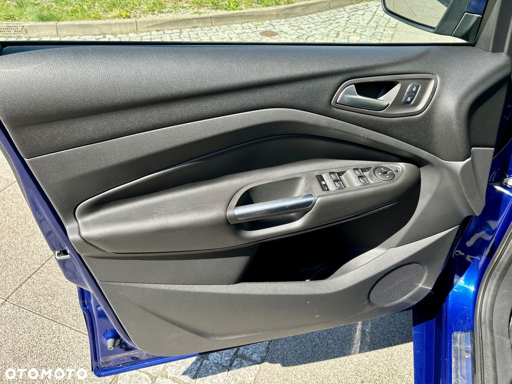 Ford Kuga 1.5 EcoBoost 2x4 Titanium - 24