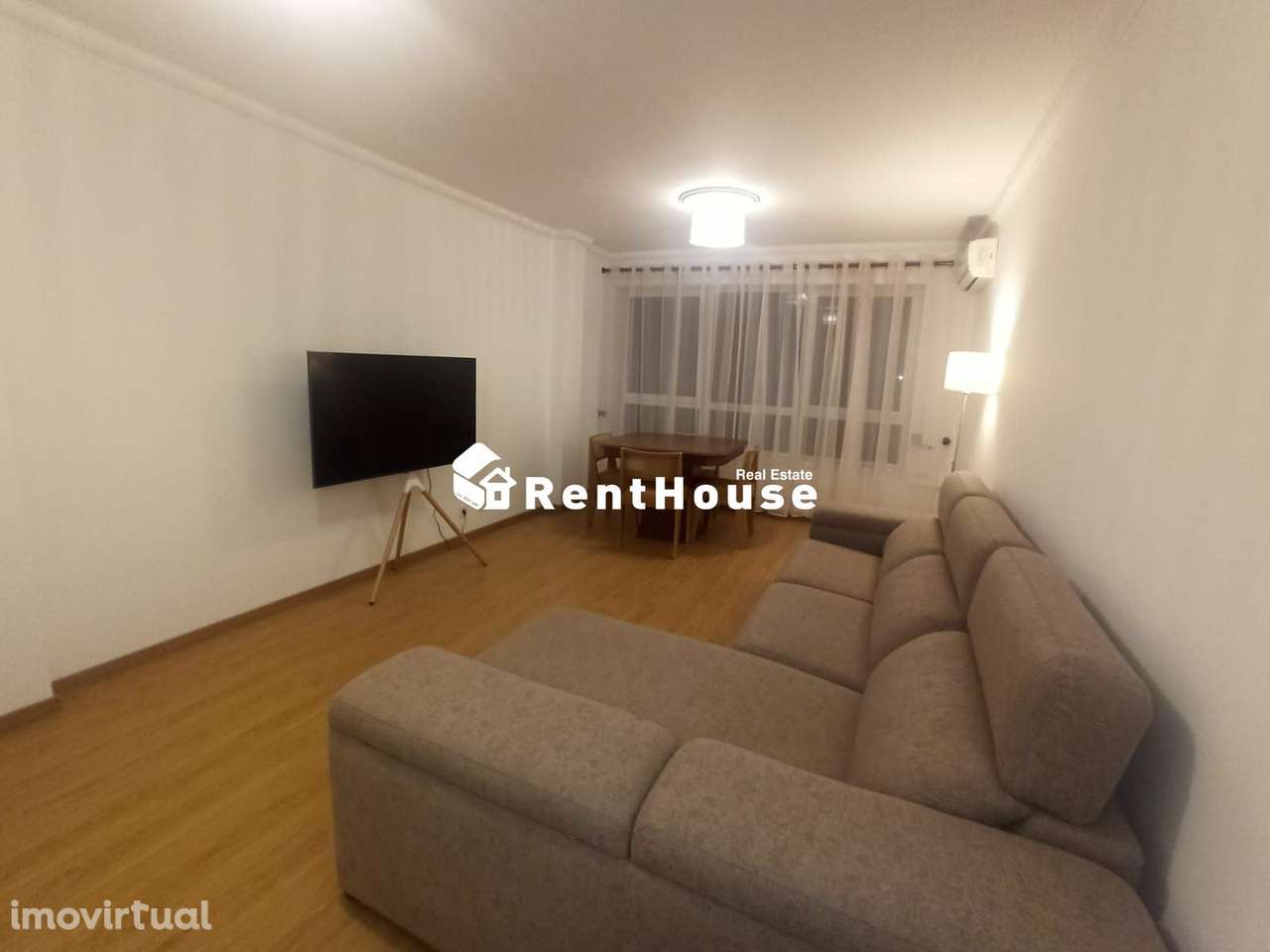 T2 de Luxo Remodelado e Mobilado | Zona Premium junto ao Hospital - Grande imagem: 3/24