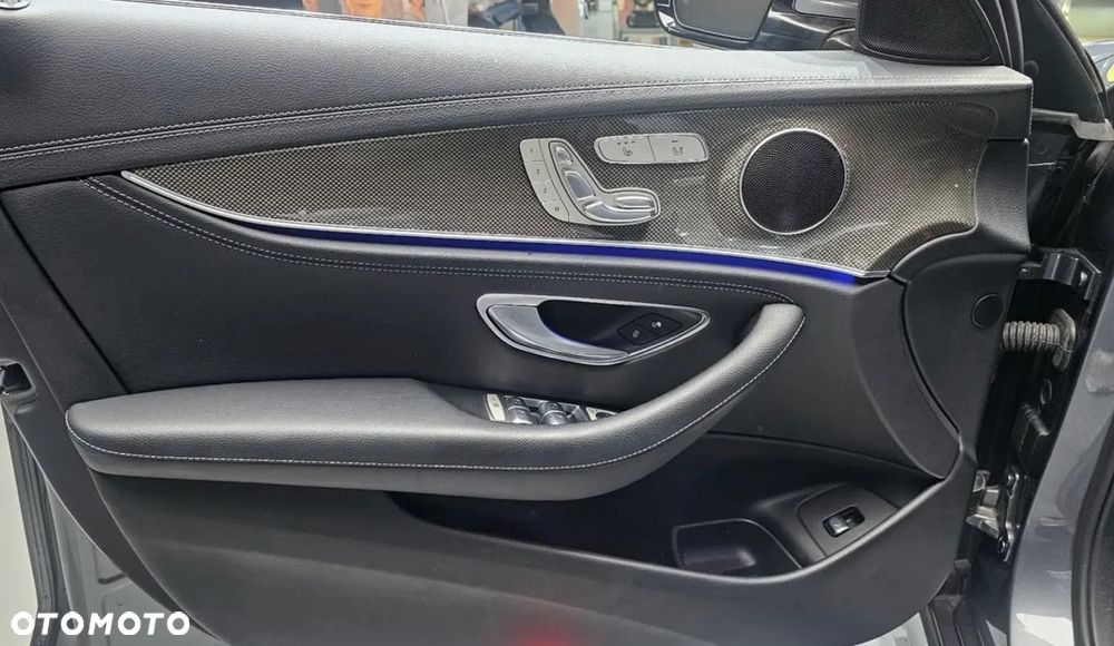 Mercedes-Benz Klasa E 300 9G-TRONIC AMG Line - 13