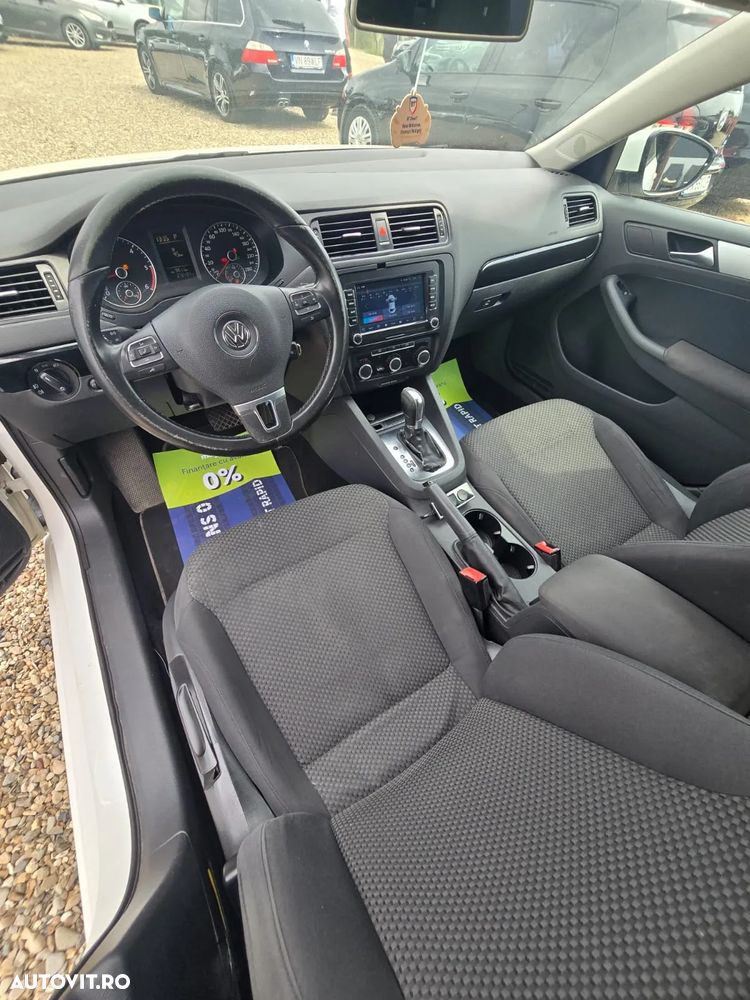 Volkswagen Jetta 1.6 TDI DSG Comfortline - 12