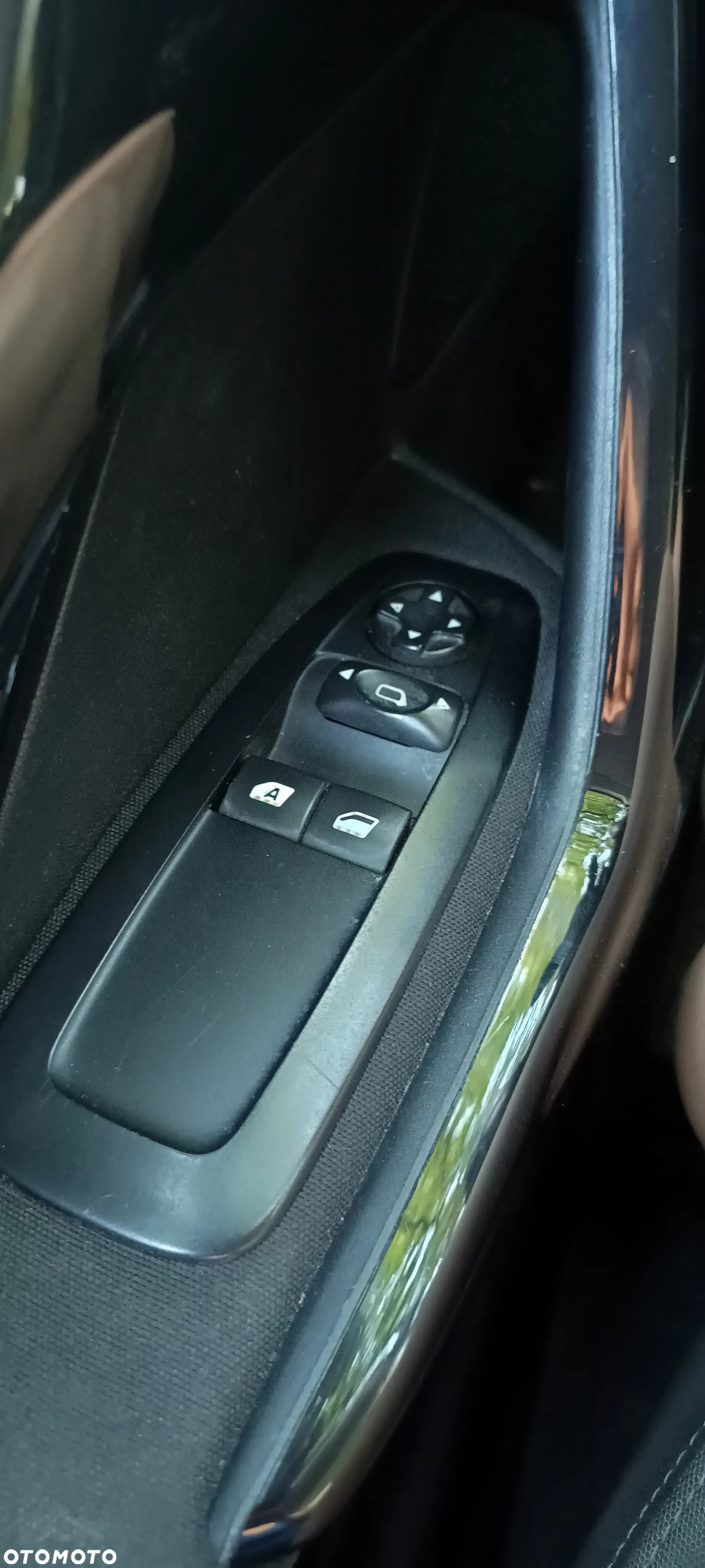 Peugeot 208 - 11