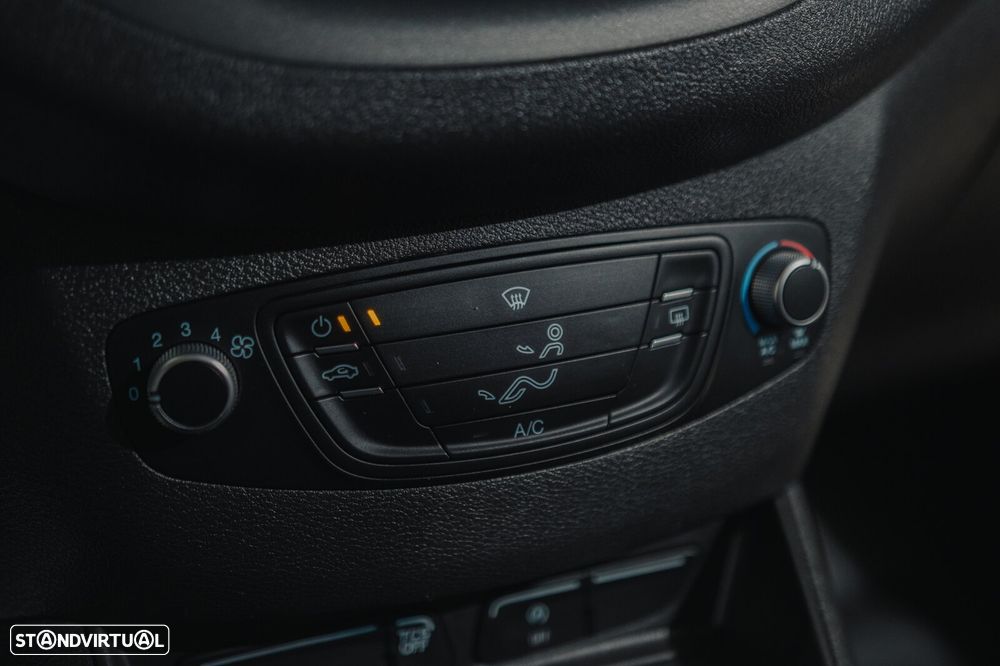 Ford Transit Courier - 18